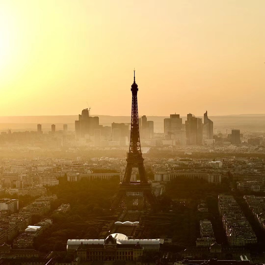 Eiffel Tower at dusk
